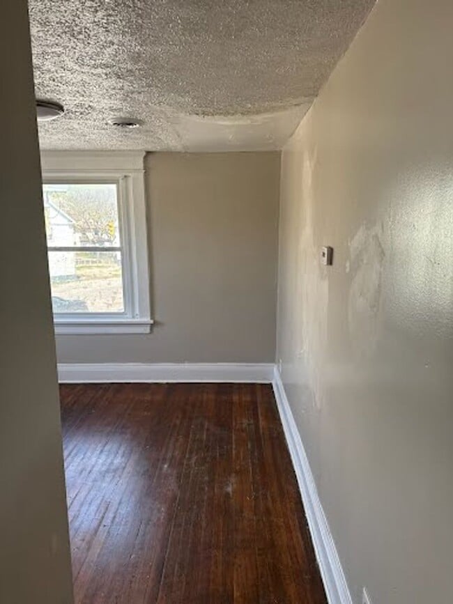 Building Photo - Ready to move in 2 bedroom apartment
