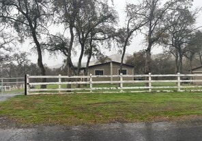 Building Photo - 13600 Pino Ct