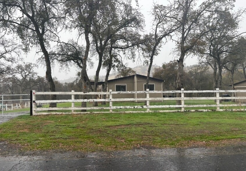 Primary Photo - 13600 Pino Ct