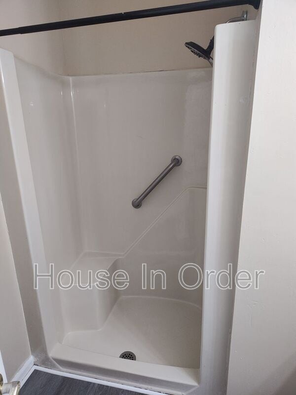 Building Photo - 301 Abbey Cir