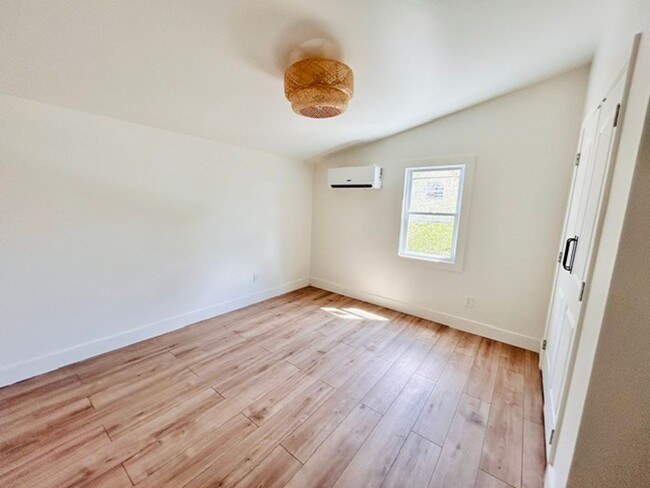 Building Photo - Knoxville 37920 - 1 bedroom, 1 bath unit o...