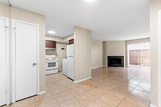 Building Photo - 9350 Country Creek St