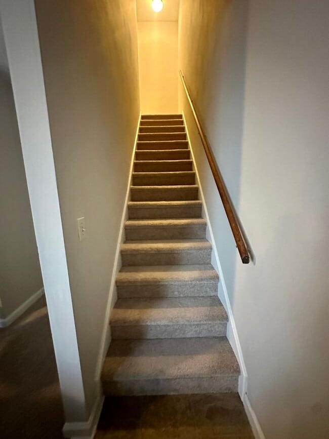 Building Photo - Prime Location Close to Virginia Tech