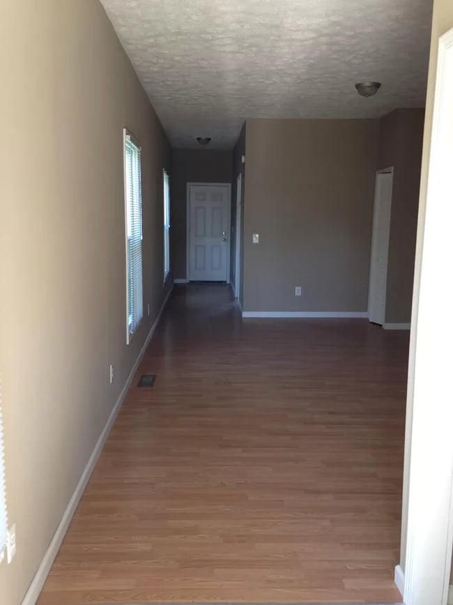 Building Photo - 129 Manhattan St