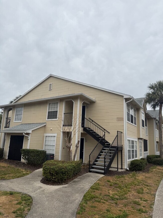 Building Photo - Beautifully remodeled 2/2 condo in Tradewinds, Metrowest!