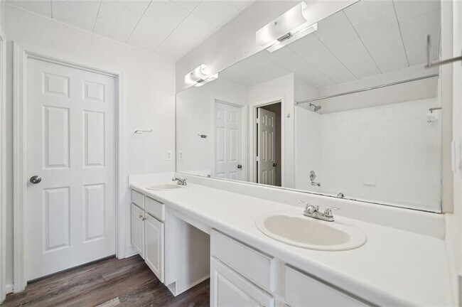 Building Photo - 1636 Heyford Cir NW