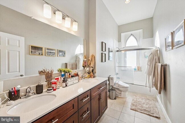 Building Photo - 265 S 22nd St