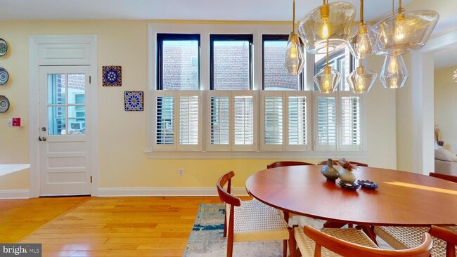 Building Photo - 1858 California St NW