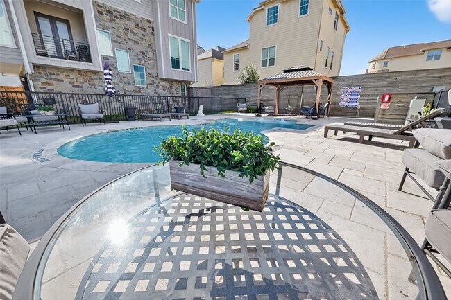 Building Photo - 1303 Upland Retreat Dr