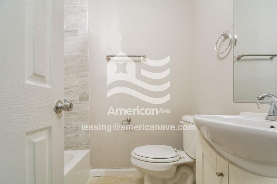 Building Photo - 936 Lark Ct