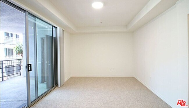 Building Photo - 629 Traction Ave