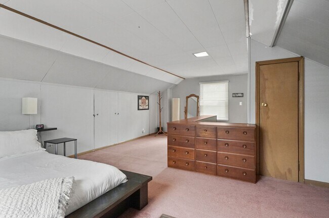 Building Photo - Charming 3-Bedroom Home with Finished Basement in Royal Oak