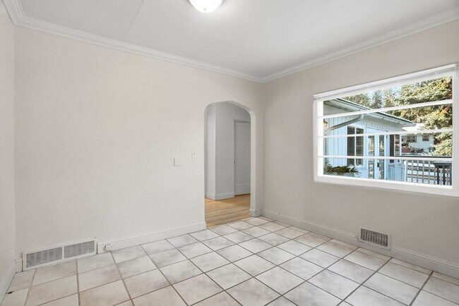 Building Photo - 1503 S SE Blvd