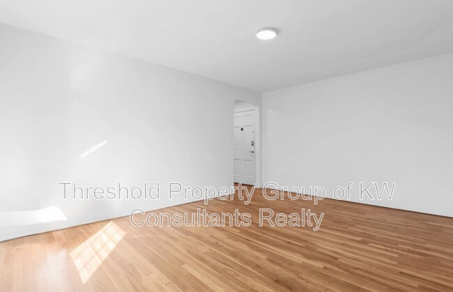 Building Photo - 451 E Town St
