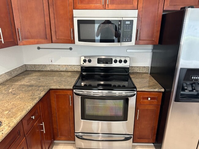 Building Photo - Bright 3BR Home with Central AC, Attached ...