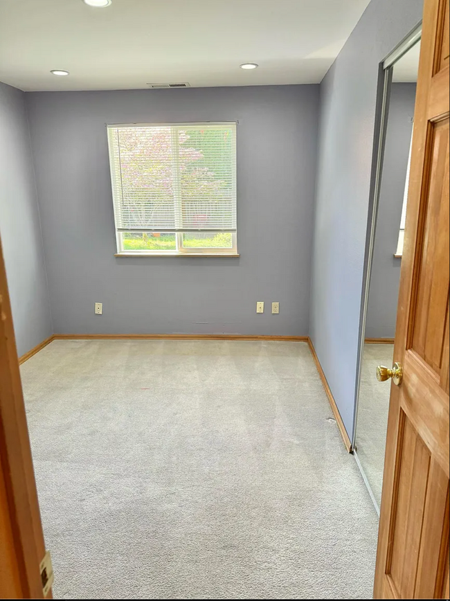 Building Photo - Charming 3 Bed/2 Bath Single Family Home i...