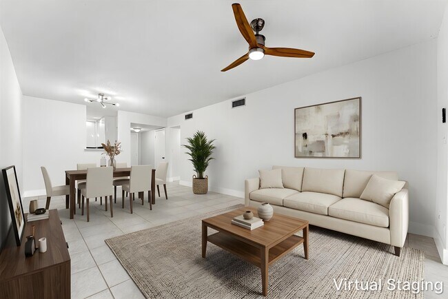 Building Photo - 200 Jacaranda Country Club Dr