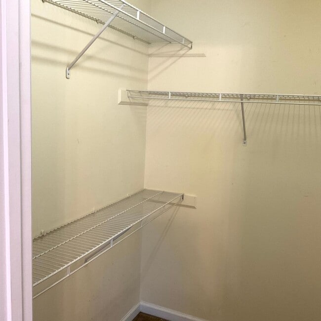 Building Photo - 3 Bedrooms, 2 Baths Home For Rent in Newto...