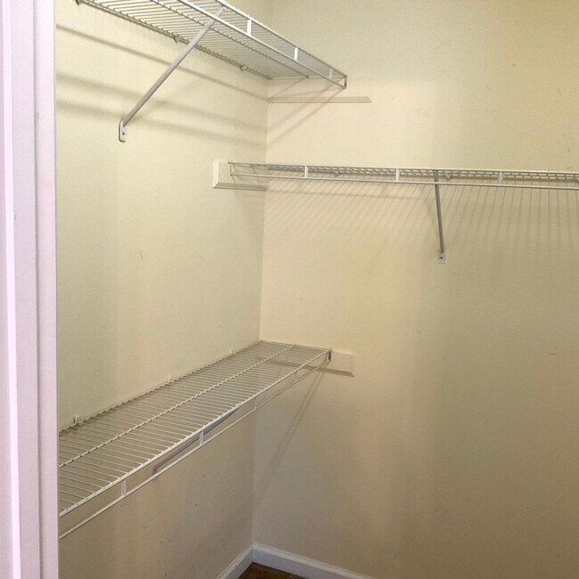 Building Photo - 3 Bedrooms, 2 Baths Home For Rent in Newton NC with 2 car garage