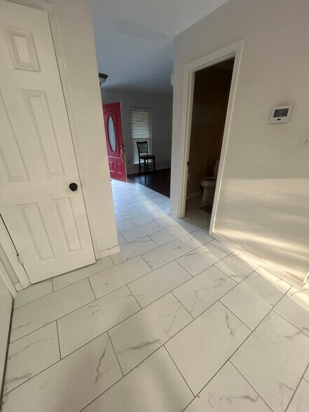 Front Hall - 6610 Cottontail Ct