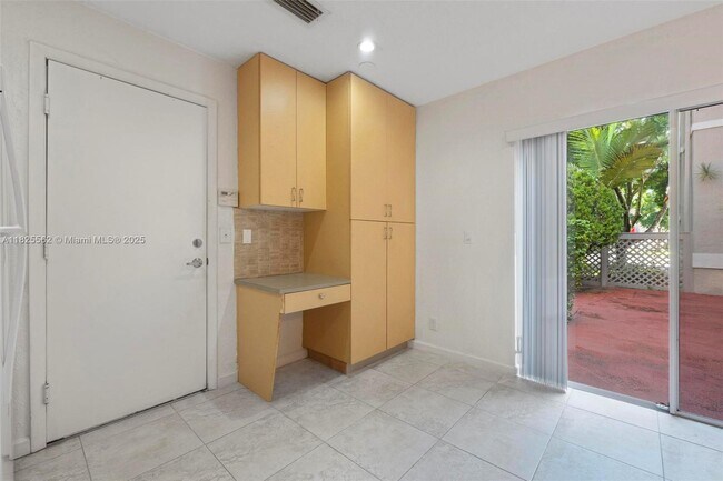 Building Photo - 11066 Longboat Dr