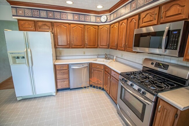 Building Photo - Cute 3 BR Ranch in Romney - 10 Minute Drive to Lafayette!