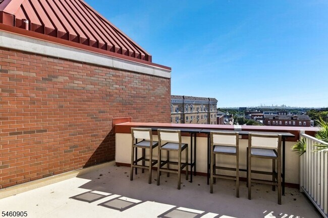 Building Photo - 48 S Park St