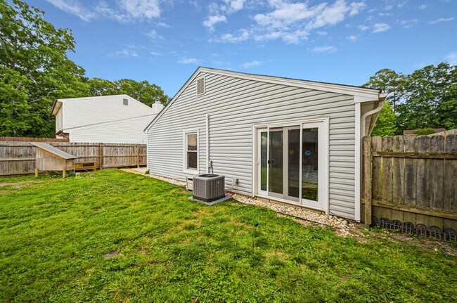 Building Photo - 1317 Faraid Ln