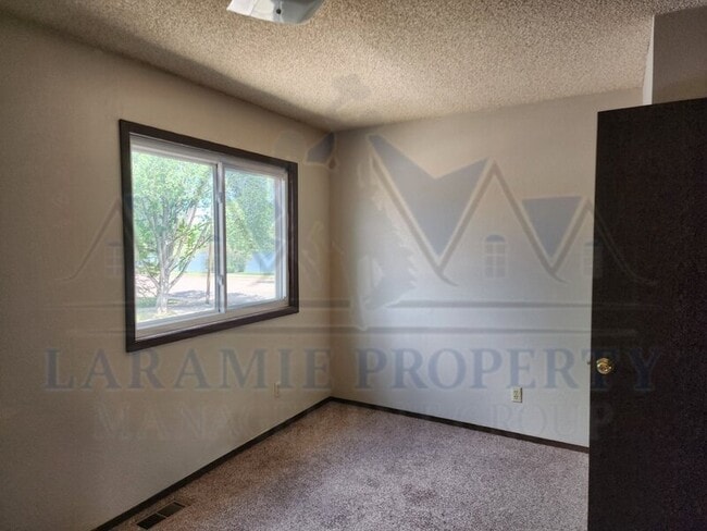 Building Photo - 869 N 8th St