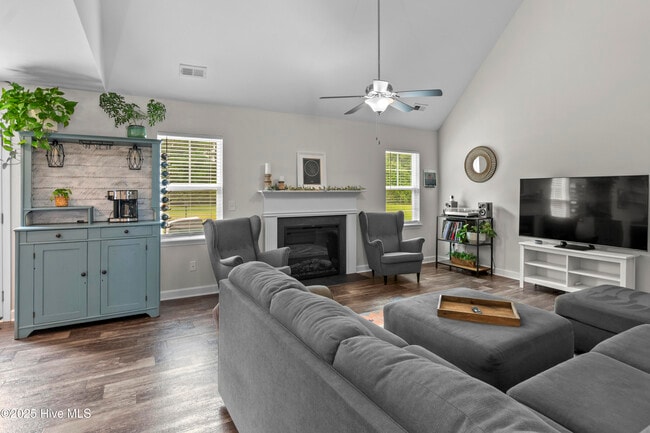 Building Photo - 410 Silverstone Pl