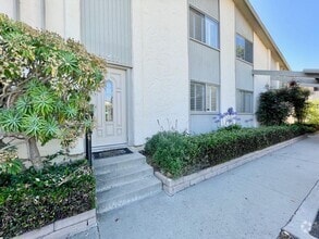Building Photo - Desirable 3/2 San Antonio Village Condo
