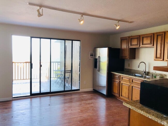 Building Photo - 107 Bridgeway