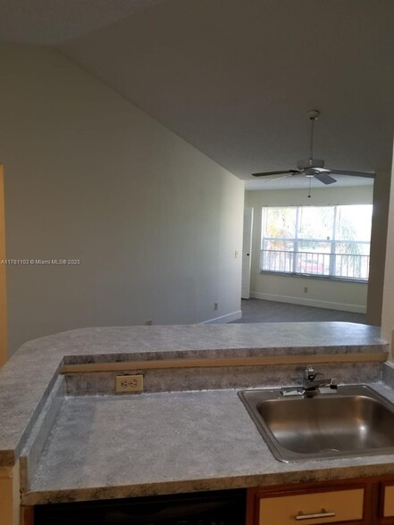 Primary Photo - 13090 Vista Isles Dr