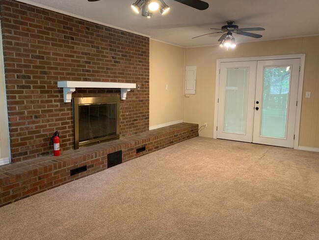 Building Photo - 3 Bedroom | 1.5 Bath Home in North Raleigh...