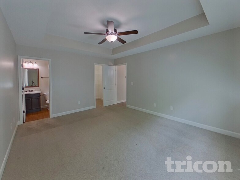 Building Photo - 456 Blairwood Ct