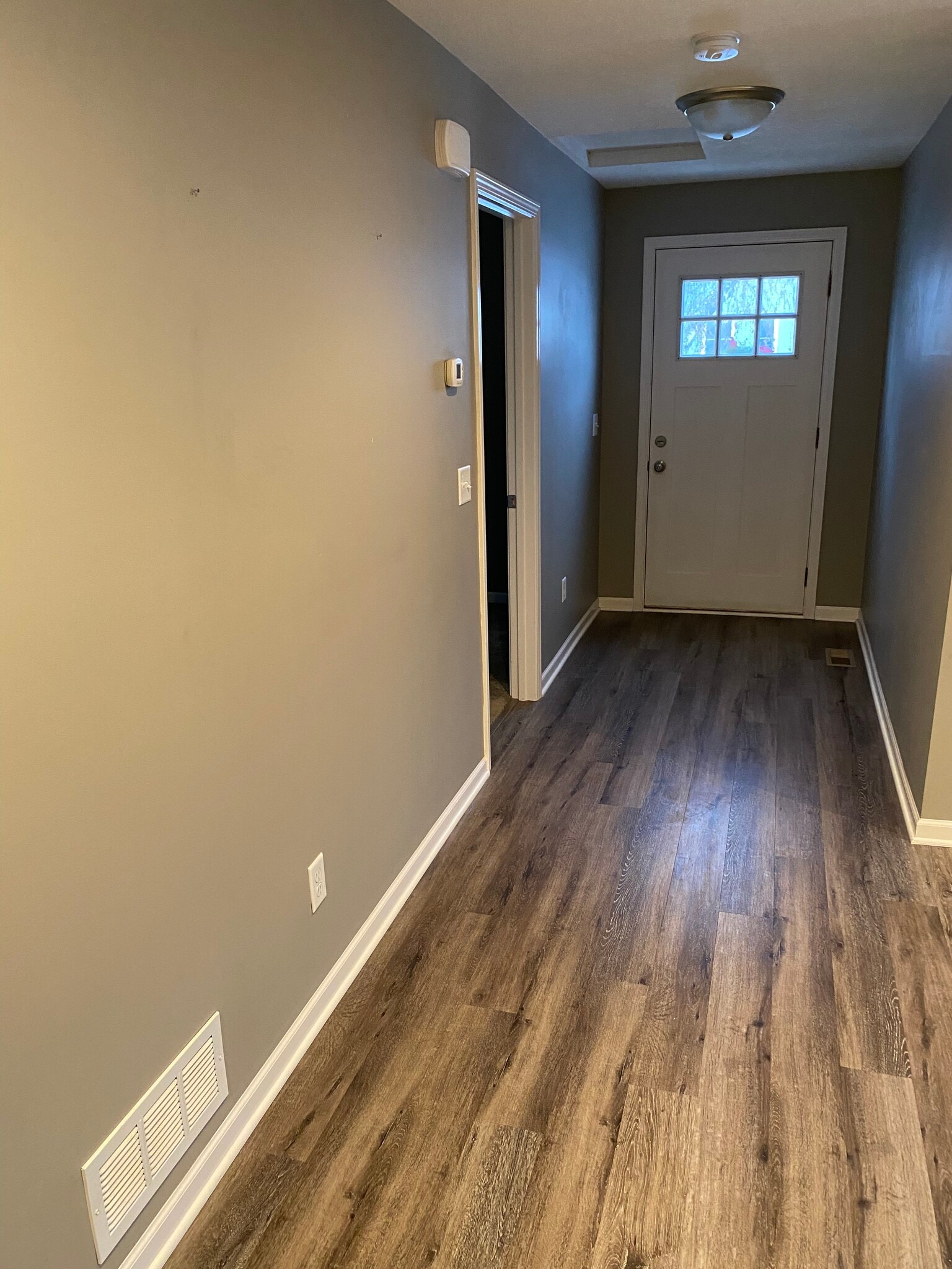 Vinyl plank flooring - 946 29th Ave NE