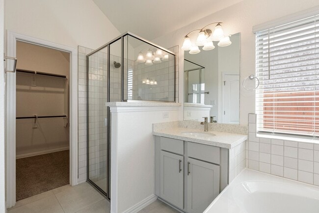 Building Photo - Beautiful 5 bedroom, 3 bathroom home in Buda!!!