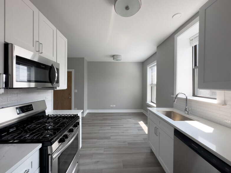 Building Photo - 3931 N Janssen Ave