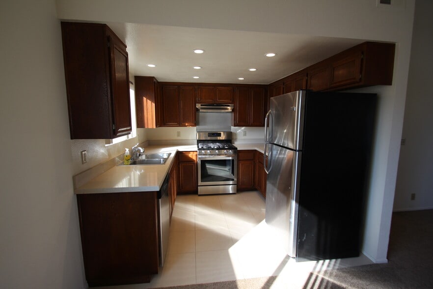 Kitchen - 119 Loma Vista St