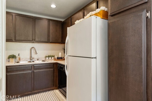 Building Photo - 22890 Hilton Head Dr