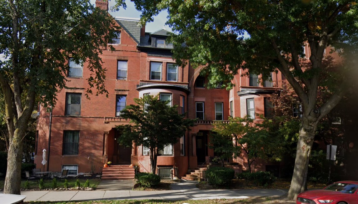 Building Photo - 1880 Beacon St