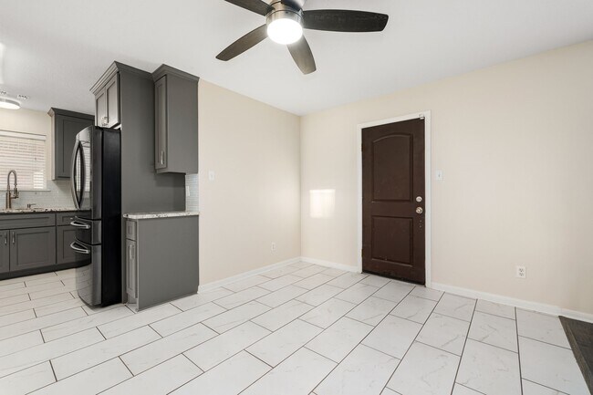 Building Photo - 21039 Vista Trail Ct