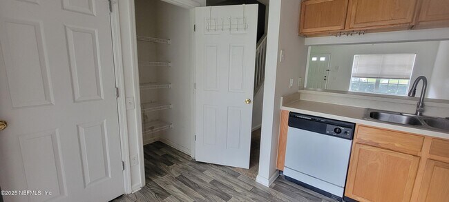 Building Photo - 12311 Kensington Lakes Dr