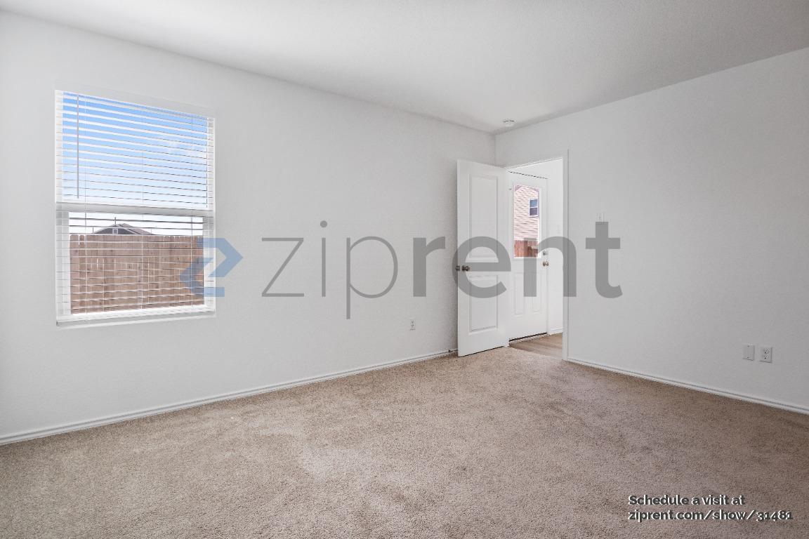 Building Photo - Unit