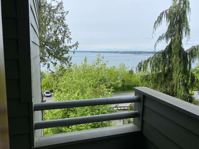 Building Photo - Breathtaking 2-Bed Condo Retreat with Spac...