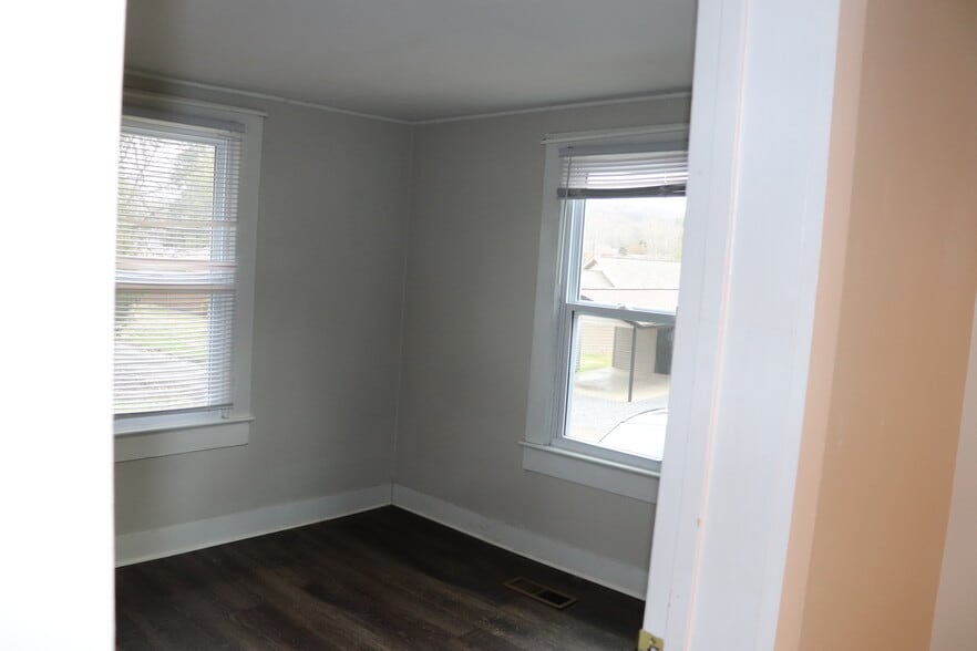 Building Photo - 10075 Westland Dr