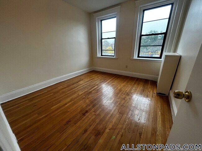 Building Photo - 1152 Commonwealth Ave