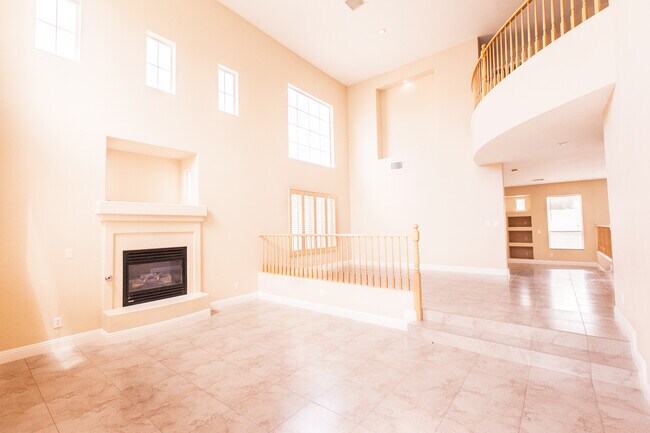 Building Photo - Beautiful 2 Story 4 Bedroom home