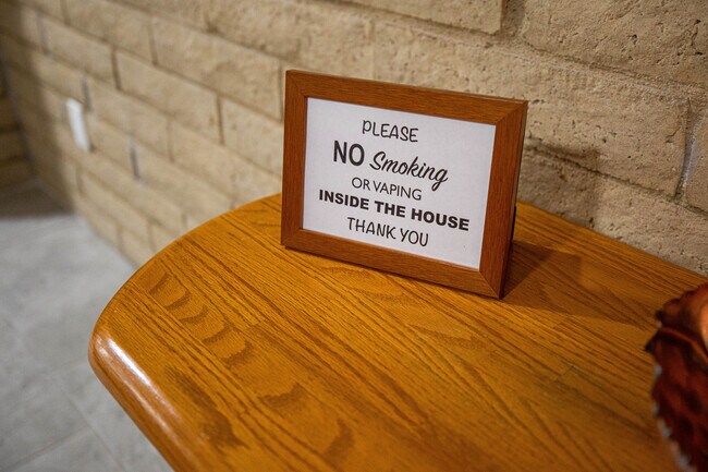 Building Photo - 2812 S Mill Ave