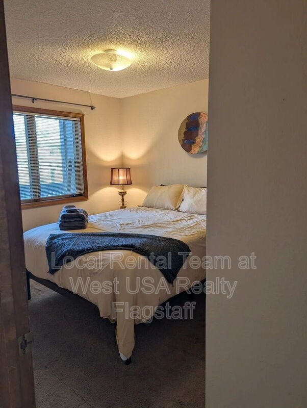 Building Photo - 5701 N Villa Cir